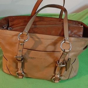 Vintage coach bag in tan.